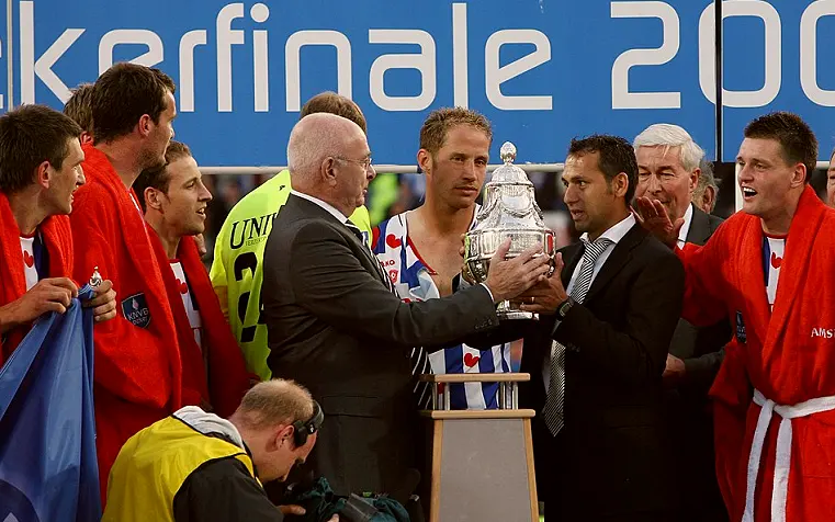 赛季末积分榜前的球门与场地全景(期望积分能校正运气的影响)
